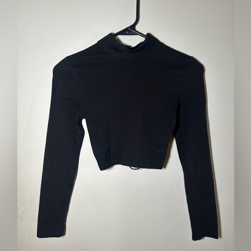 Black Long Sleeve Backless Crop Top